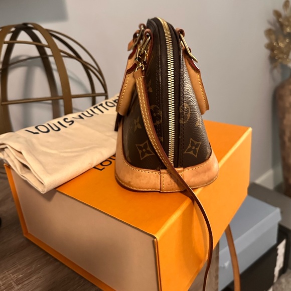 Authentic Louis Vuitton - Picture 5 of 7
